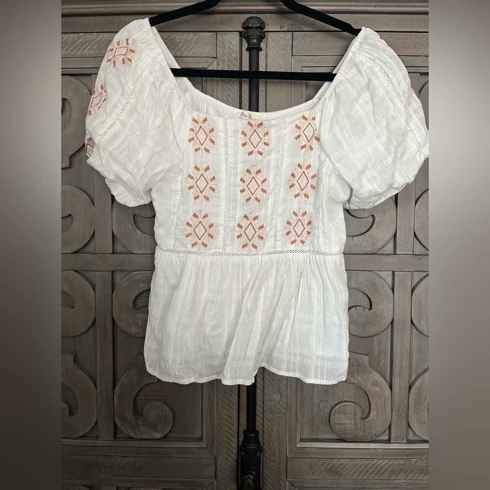 Miss Me boho/ western blouse size small with embroidery pattern